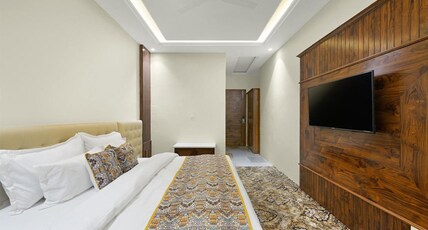 Hotel Paras Room Type - Premium room