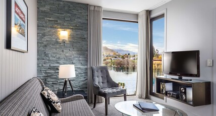 DoubleTree by Hilton Queenstown Room Type - TWIN DELUX LAKE KITCHNT