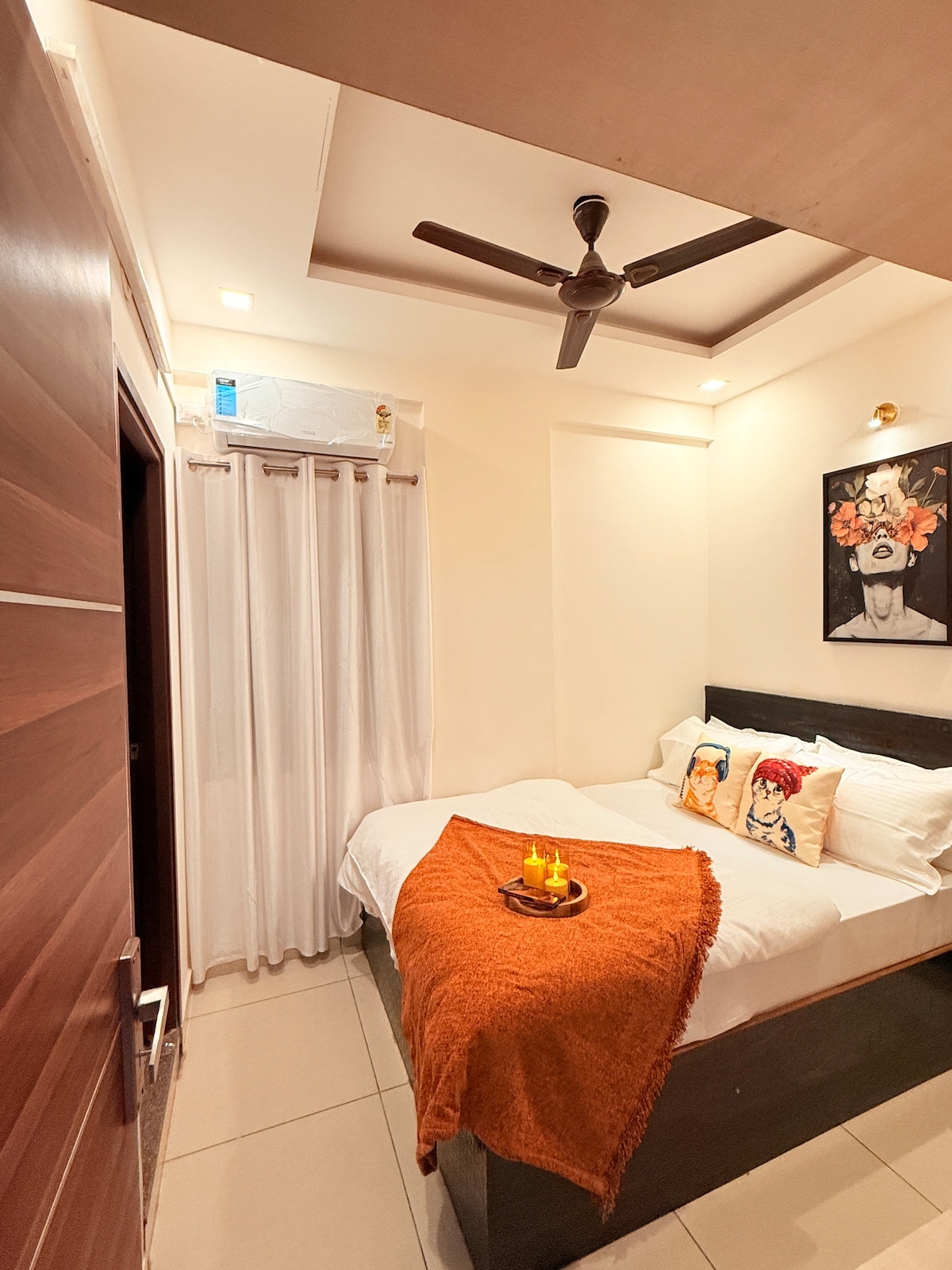 Jacuzzi 1BHK Suite in Koramangala Elevator AC R2 - Tap to explore photos