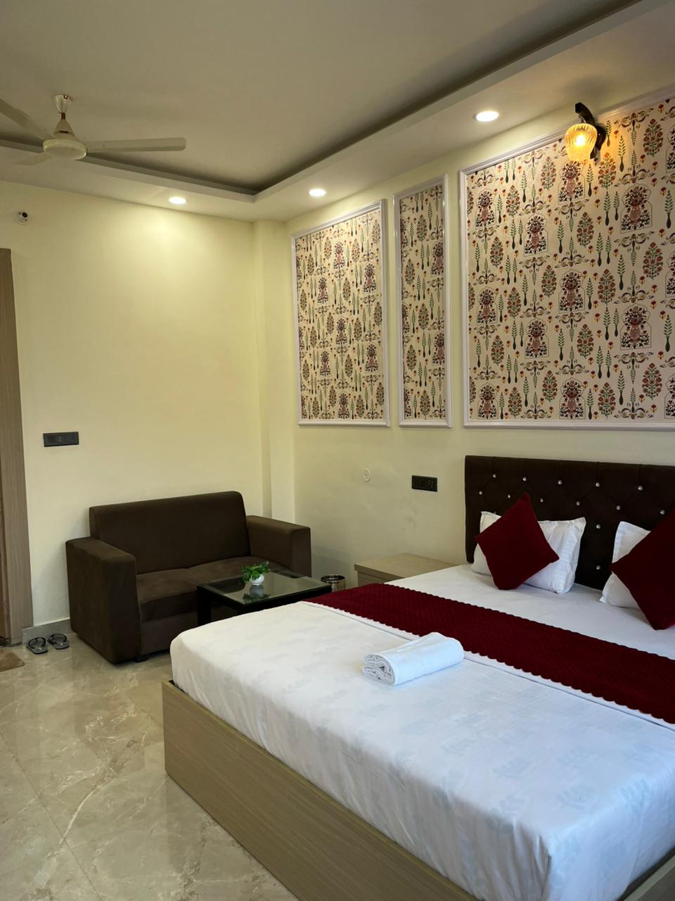 Hotel Pratishtha - Tap to explore photos