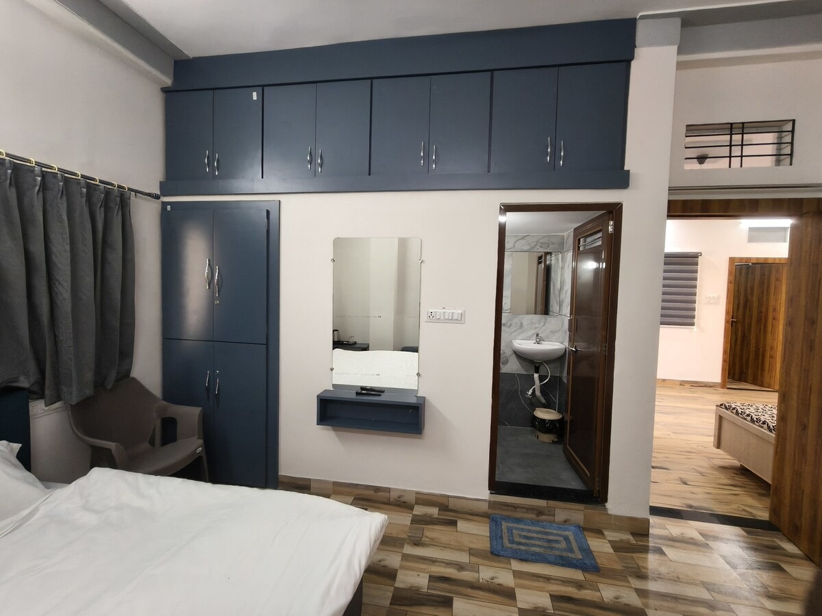 Navya Home Stay For Families Couples Pilgrims - Tap to explore photos