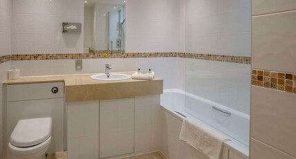 Best Western Heath Court Hotel Room Type - 2 Double Beds, Non-Smoking, Family Room, 3rd Bed Is A Single Bed Best Western Heath Court Hotel Room Type - 2 Double Beds, Non-Smoking, Family Room, 3rd Bed Is A Single Bed
