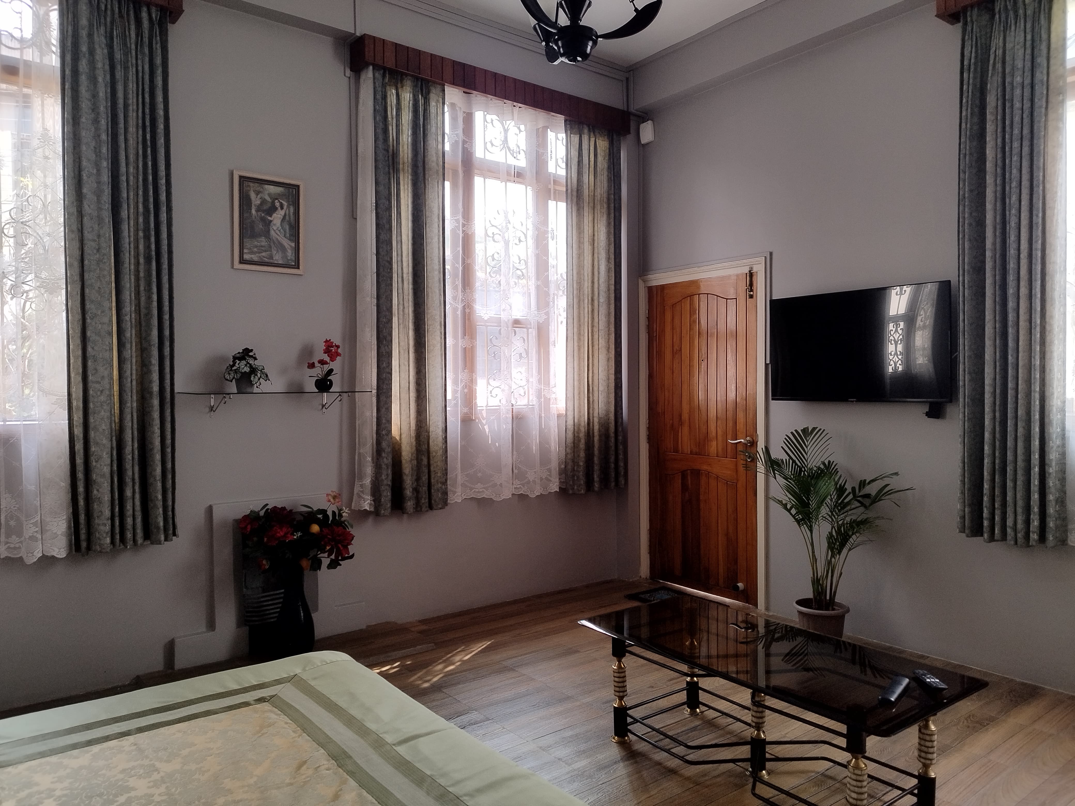 Beaumont Homestay - Tap to explore photos