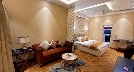 Victorian Elegance Luxury Stays Room Type - Upper Level Retreat Suite Room