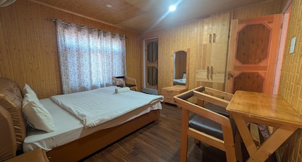 The Benz Hotel and Restaurant Gurez Room Type - Luxury Room with Balcony and Mountain View The Benz Hotel and Restaurant Gurez Room Type - Luxury Room with Balcony and Mountain View