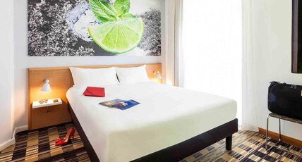 ibis Styles Napoli Garibaldi Room Type - Standard Room with 1 double bed and 1 single bed ibis Styles Napoli Garibaldi Room Type - Standard Room with 1 double bed and 1 single bed