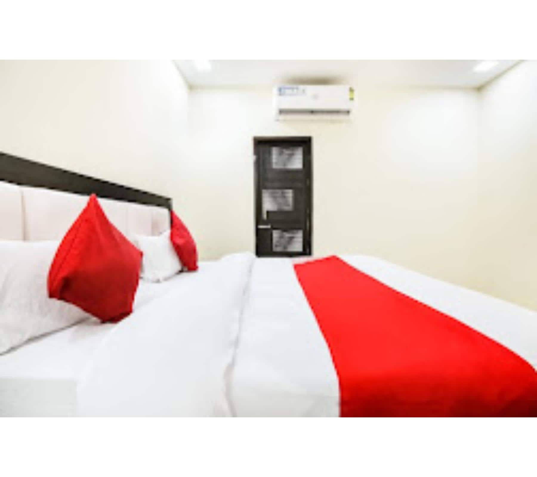 Hotel magnum - Tap to explore photos