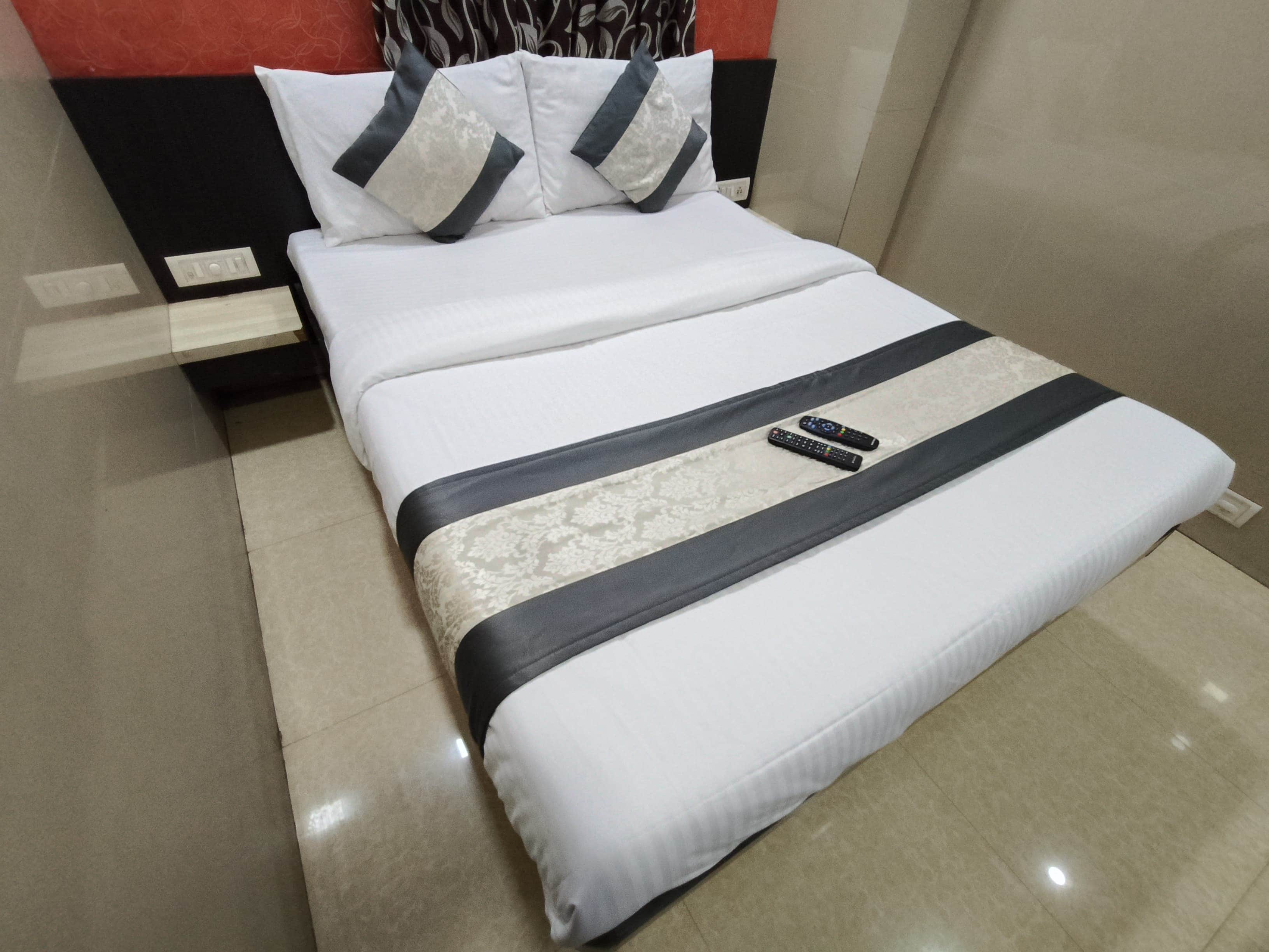 Hotel Sai Heritage - Tap to explore photos