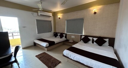 Hotel Somnath Atithigruh Room Type - 4 Bedded Family AC Room