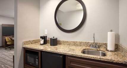 Hampton Inn by Hilton KINGSLAND Room Type - 2 QNS STUDIO SUITE NONSMOK