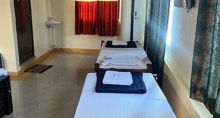 Hotel Sahana Palace Room Type - AC Super Delux(4 Bed)