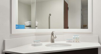 Hampton Inn Oklahoma Cty-I-40 E.(Tinker AFB) Room Type - 2 QUEEN BEDS NONSMOKING