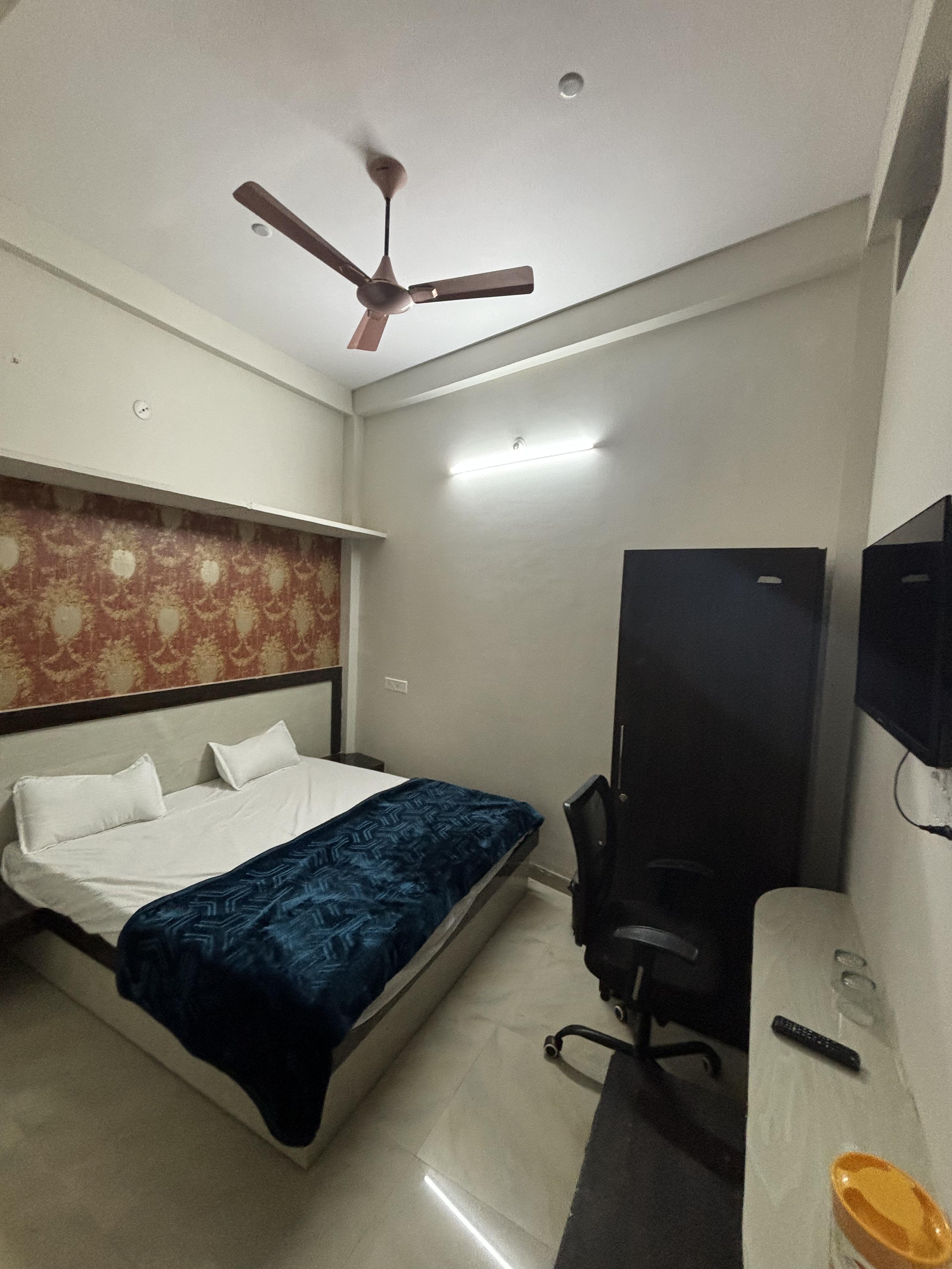 Tulsi Raj Guest House - Tap to explore photos