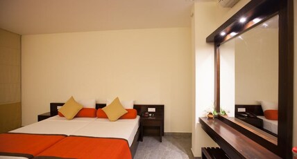 Oak Ray City Hotel Room Type - Deluxe Triple Room
