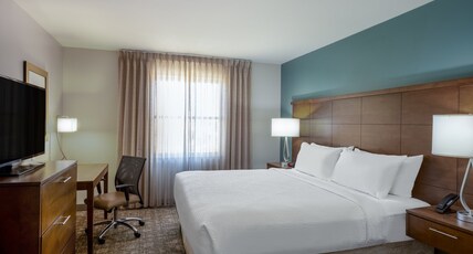  Staybridge Suites Phoenix East - Gilbert, an IHG Hotel Room Type - 1 King Bed 1 Bedroom Suite