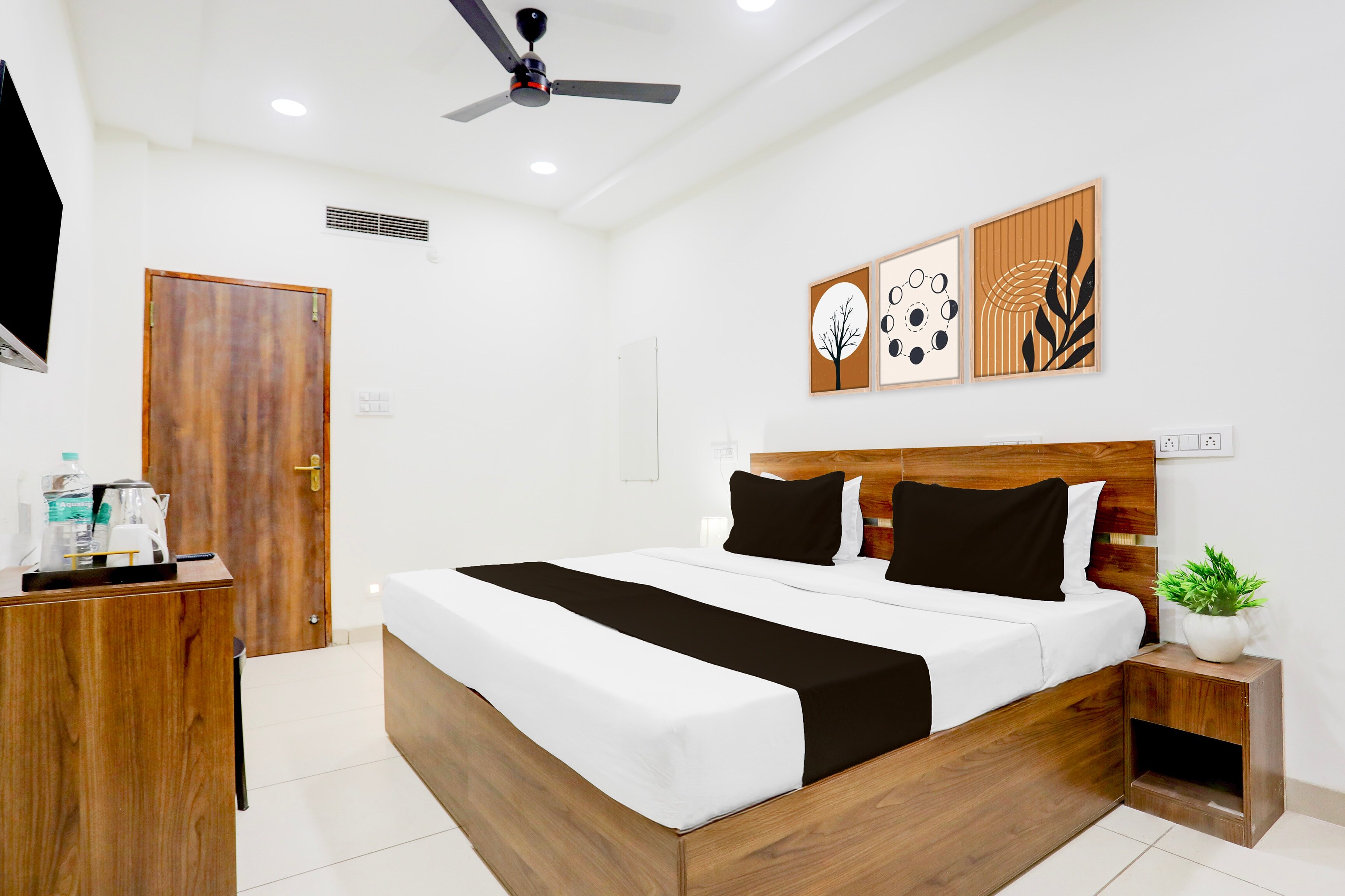 Super Townhouse DAVV University Indore Formerly Indrapuri - Tap to explore photos