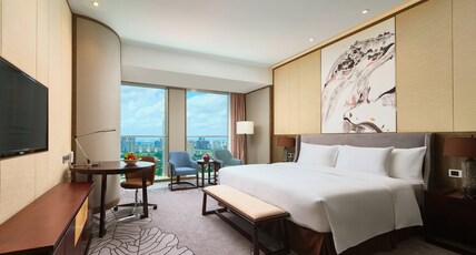 Crowne Plaza Nanning City Center Room Type - 1 King Bed Premium High Floor