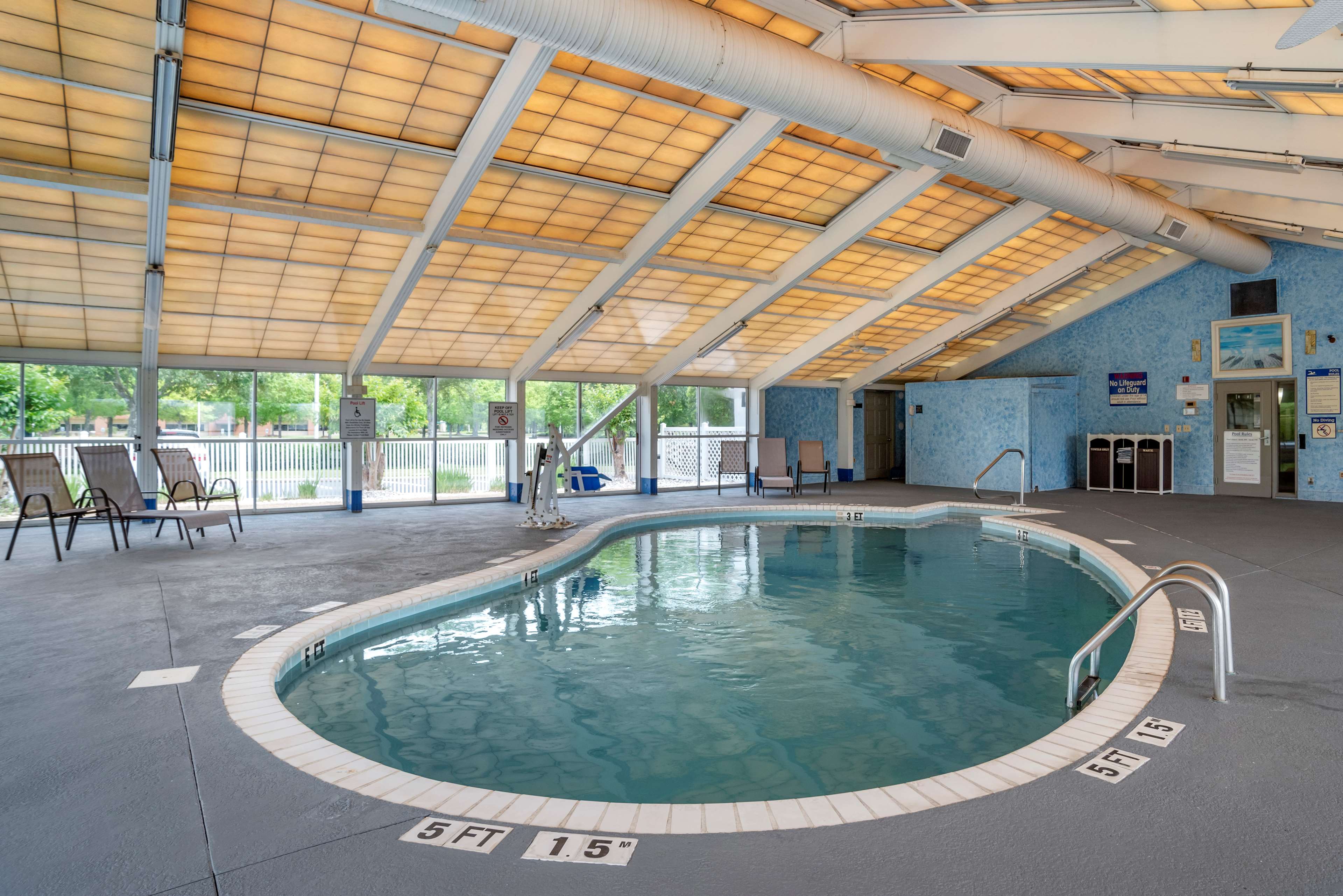 Best Western Plus Carlton Suites - Tap to explore photos