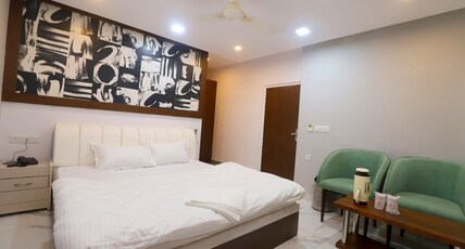 Hotel Paras Room Type - Premium Room