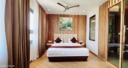 HOTEL RIVER RHYTHM ( 50 mtr. from Assi Ghat ) Room Type - Presidential Suite Room (Ganga Facing)