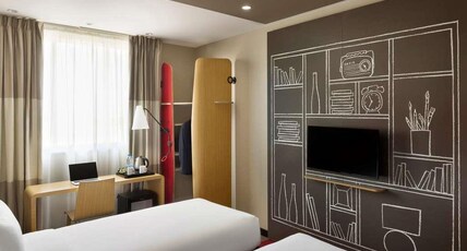 Ibis Jeddah City Center Room Type - High Floor skyline view Twin Bed Ibis Jeddah City Center Room Type - High Floor skyline view Twin Bed