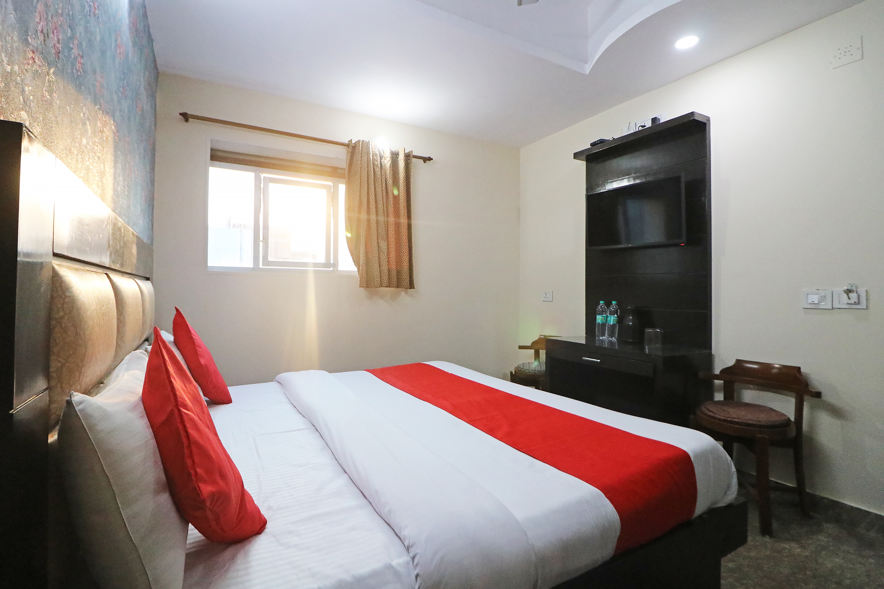 Westend Holiday Home Near Nizamuddin Railway Station - Tap to explore photos