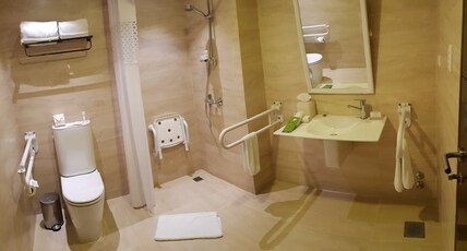 Hampton by Hilton Santa Cruz Room Type - 1 QN ACC ROLLIN SHWR NS