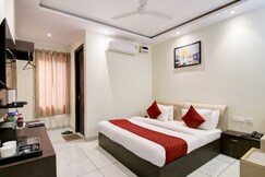 Hotel De Hocks  Deluxe @ New Delhi Railway Station