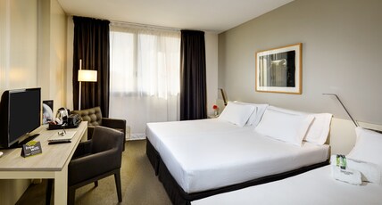 Sercotel Amister Art Hotel Room Type - Classic Triple Twin -2-1 