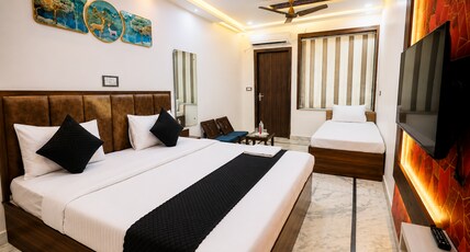 Royal Taj Twin Palace near Taj Mahal Room Type - Triple Room With Private Bathroom Royal Taj Twin Palace near Taj Mahal Room Type - Triple Room With Private Bathroom