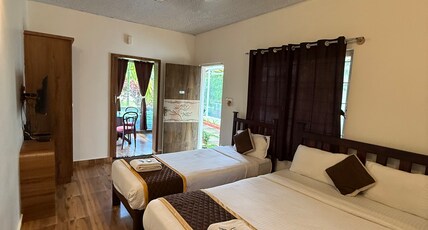 The Peak view homestay Room Type - Triple Room With Garden view