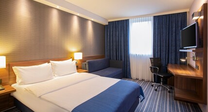 Holiday Inn Express Neunkirchen Room Type - 1 Queen Standard High Floor