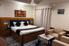 Hexon Stay Scenic 5BHK With Ethnic Seating Vibes