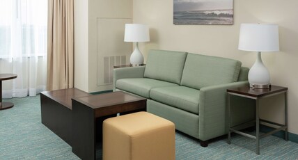 DoubleTree by Hilton Miami - Doral, FL Room Type - 1 KING TWO ROOM SUITE