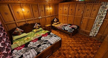 HOUSEBOAT MYLINE Room Type - Deluxe triple