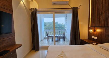 Dew River Castle | Lake View Stay Aluva Room Type - DELUXE AC ROOM WITH BALCONY