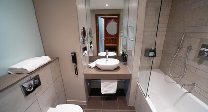 Holiday Inn BRISTOL CITY CENTRE Room Type - 1 Double Premium Balcony Holiday Inn BRISTOL CITY CENTRE Room Type - 1 Double Premium Balcony