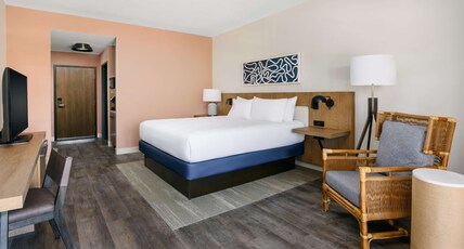 Hilton Garden Inn St. Pete Beach Room Type - 1 KING BLCNY PRTL GULF VW