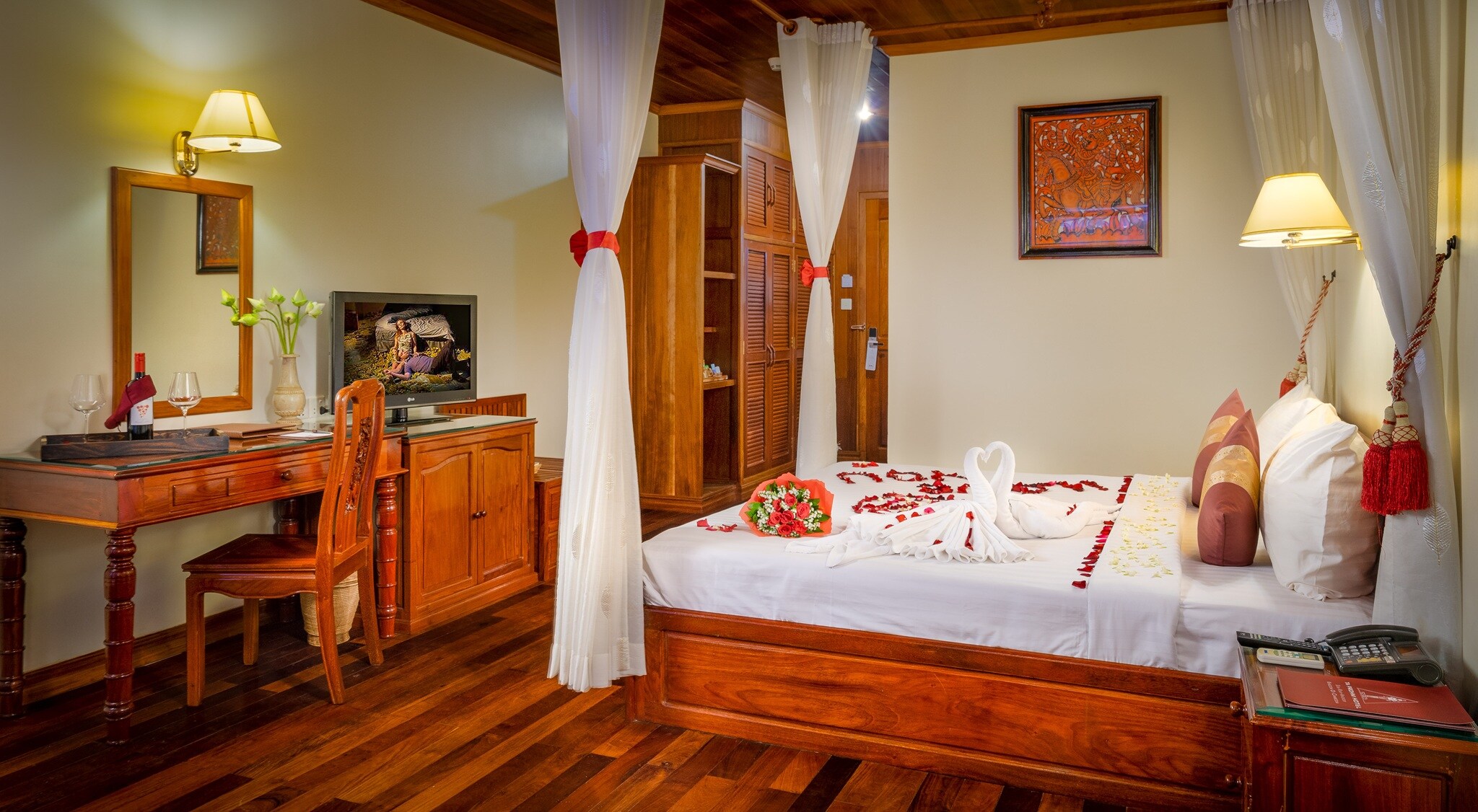 Ta Prohm Hotel & Spa - Tap to explore photos