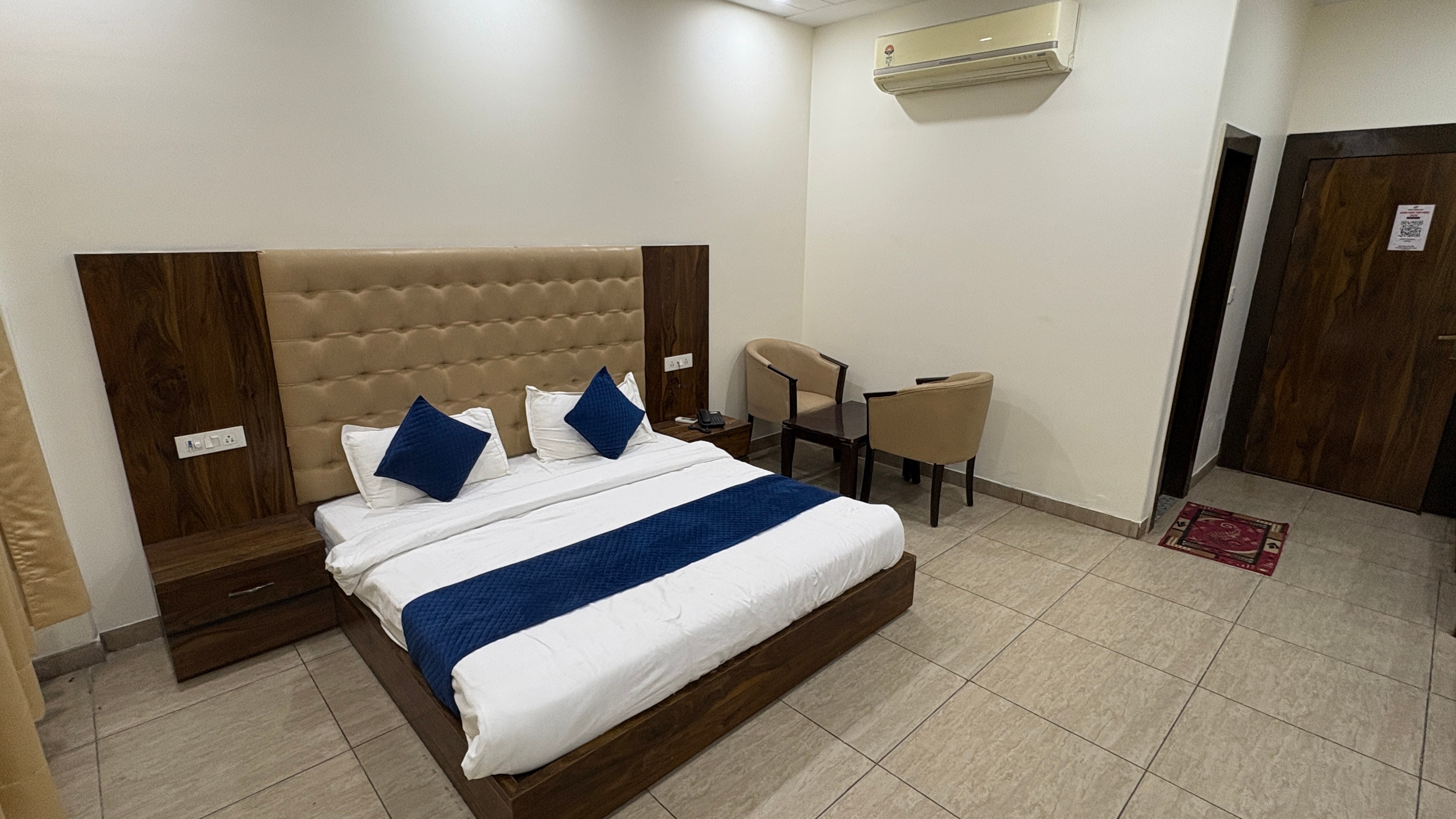 Hotel Girraj Inn - Tap to explore photos