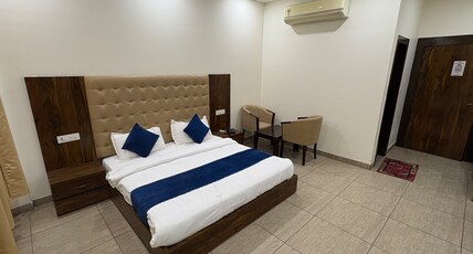 Hotel Girraj Inn Room Type - Deluxe Room