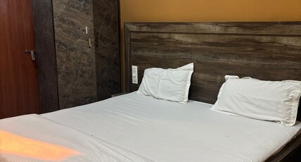 16B Galaxy Homestay Room Type - Deluxe room