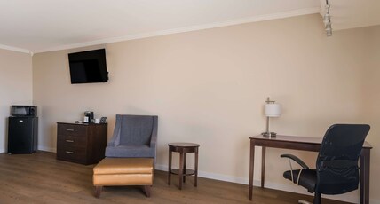 Best Western Mountain View Inn Room Type - 1 King Bed, Non-Smoking, Microwave And Refrigerator, Wireless High-Speed Internet, Full Breakfast Best Western Mountain View Inn Room Type - 1 King Bed, Non-Smoking, Microwave And Refrigerator, Wireless High-Speed Internet, Full Breakfast