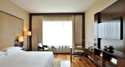 Kochi Marriott Hotel Room Type - Pool View King with Seating Area