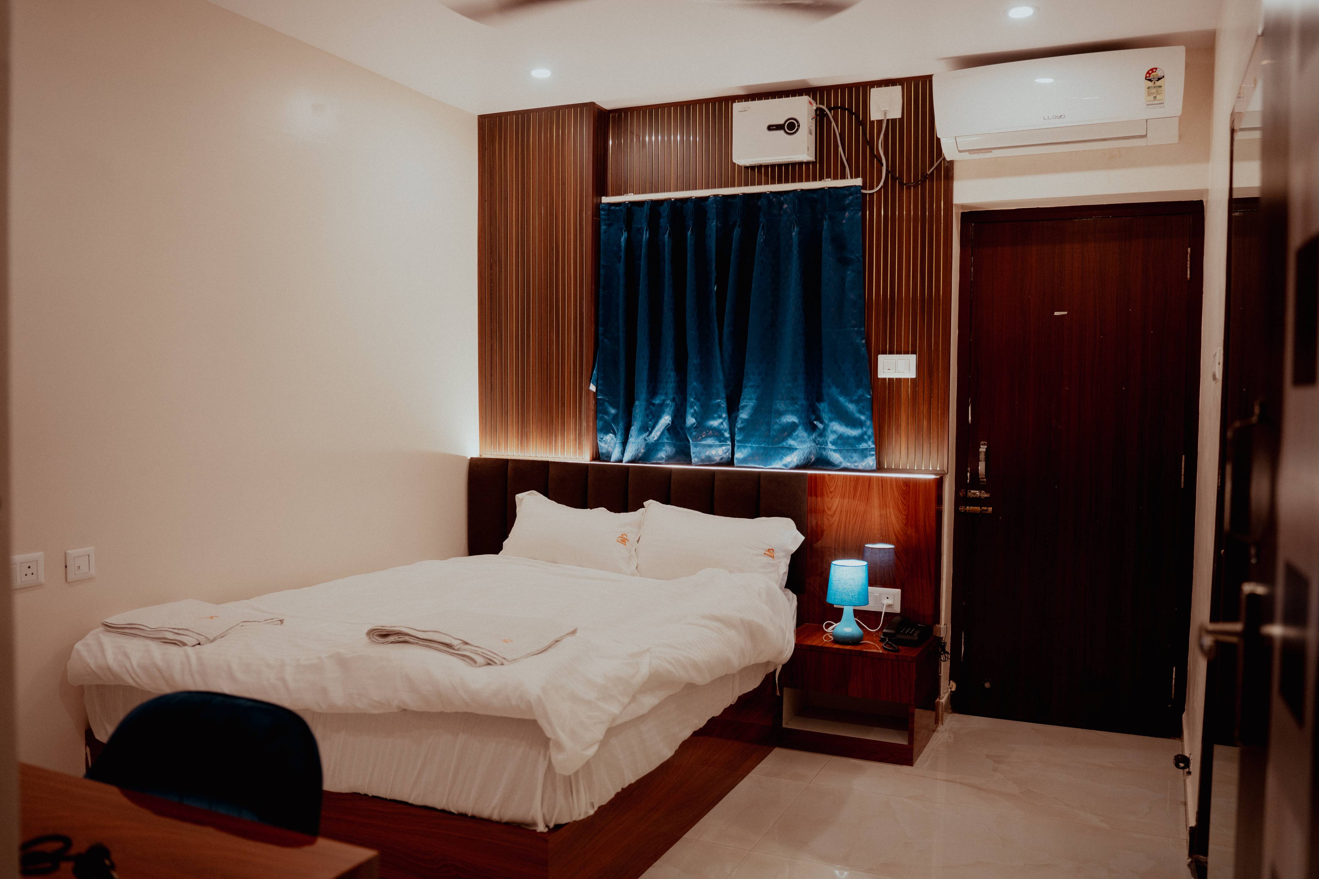 HOTEL DIBYANSH PREMIUM - Tap to explore photos