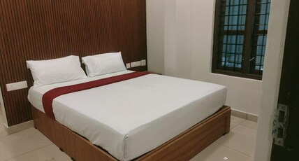 MCGrow Homestay Room Type - Deluxe Room AC