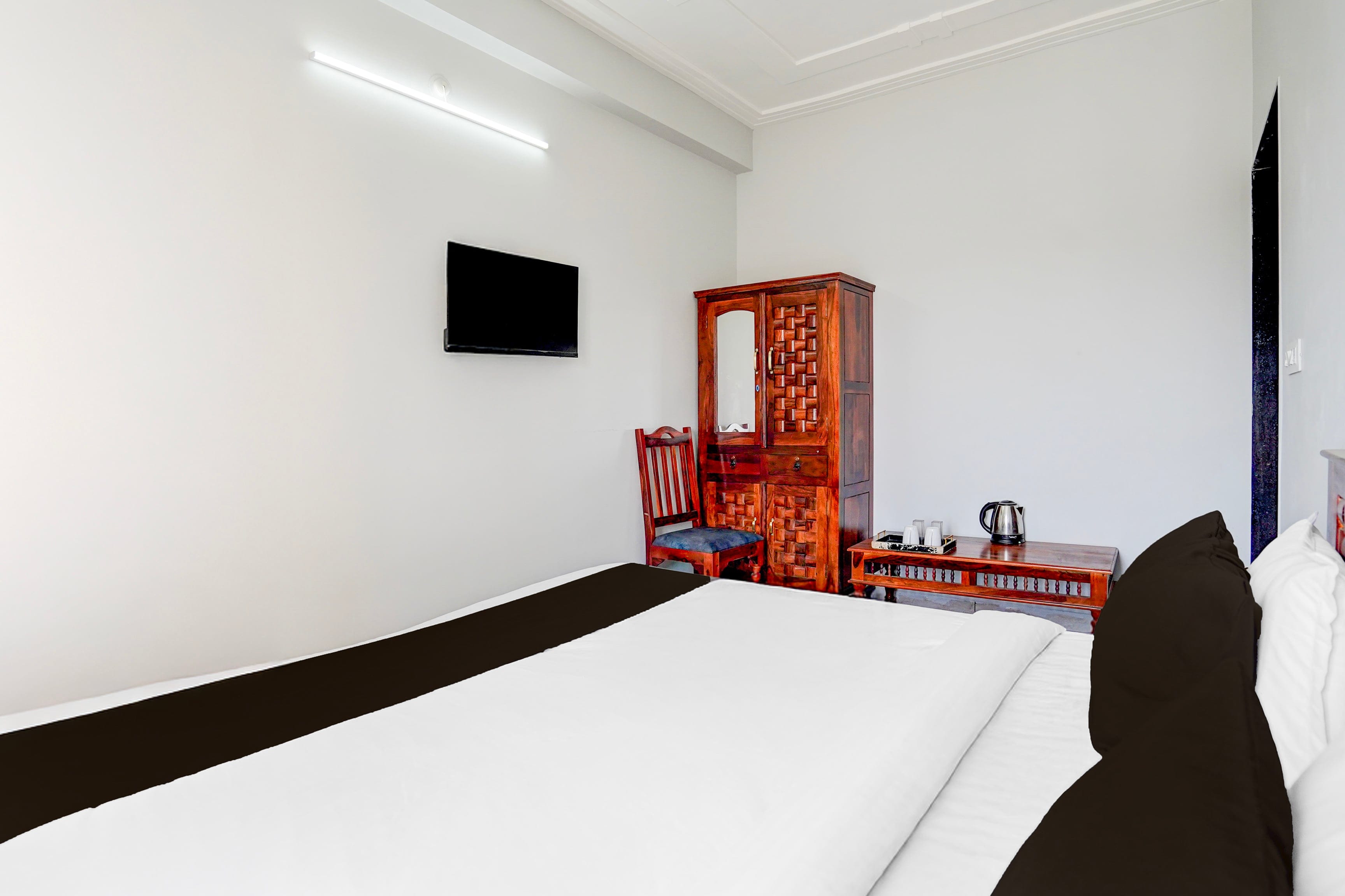 Hotel O Shree Gurukripa - Tap to explore photos