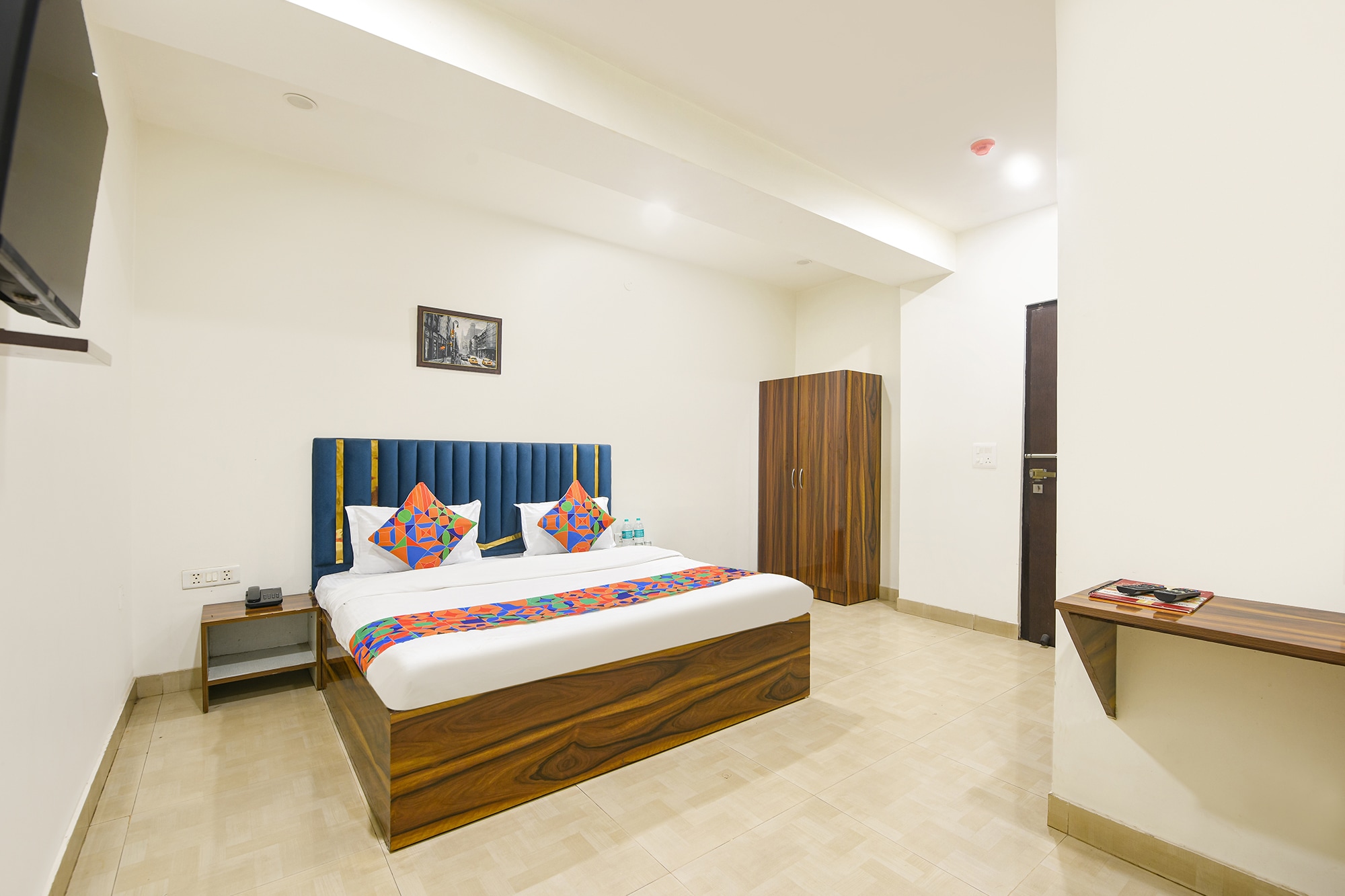 Fabhotel Fortune Residency - Nr. Sarai Rohilla Railway Station - Tap to explore photos