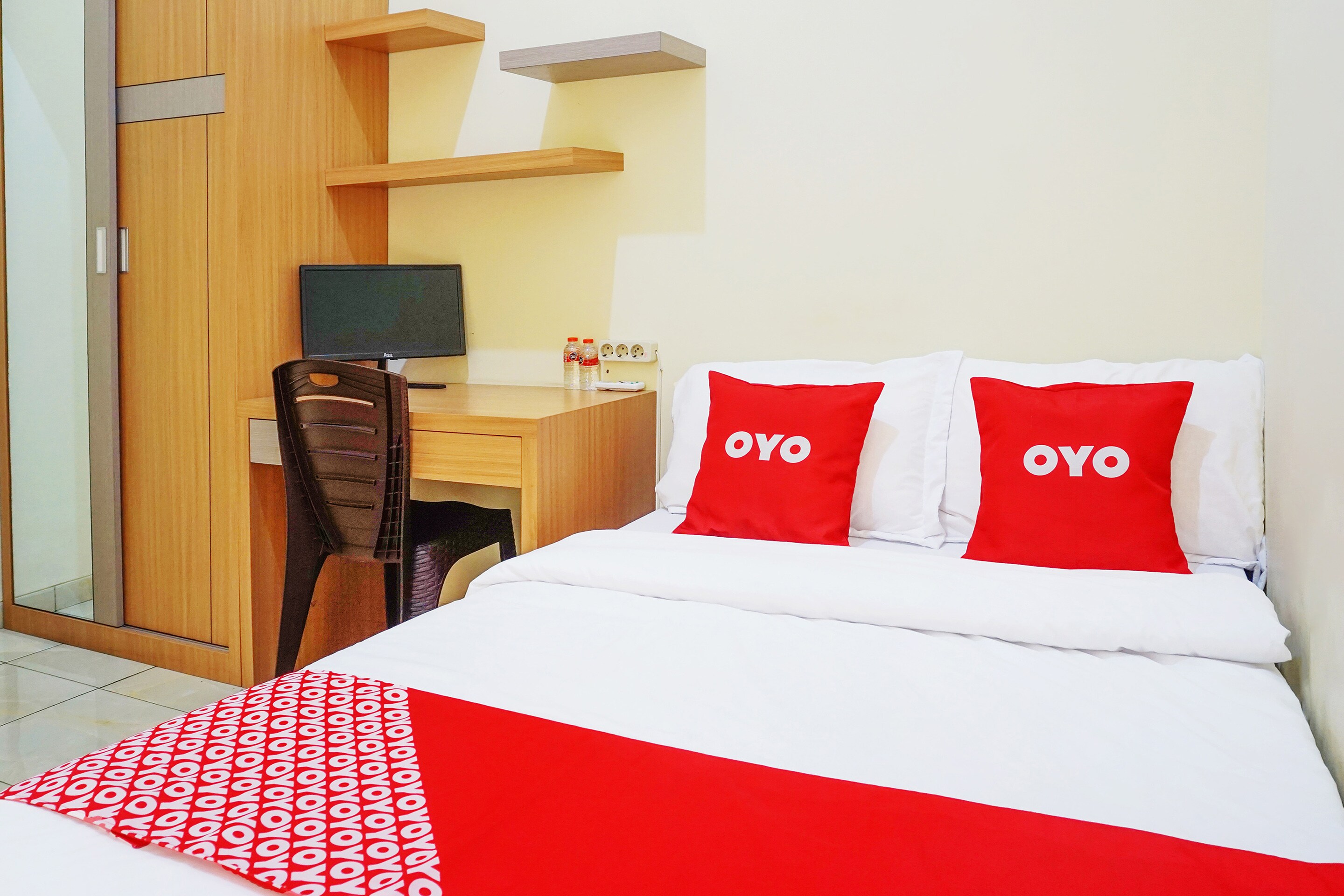 Flagship 90723 Berlima Guest House Syariah - Tap to explore photos
