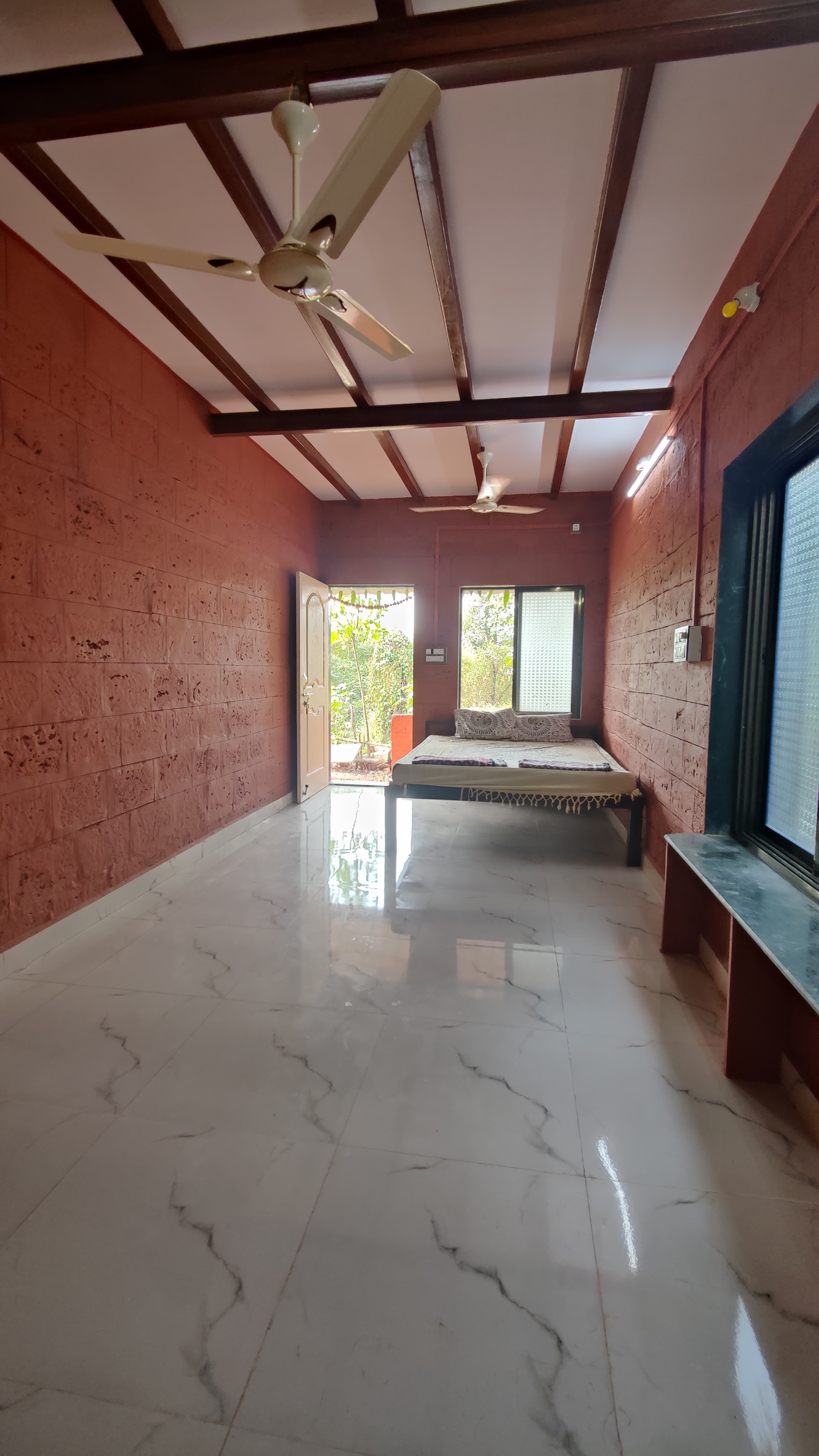 Seaview Retreat: Relaxing stay by the bay - Alibag - Tap to explore photos